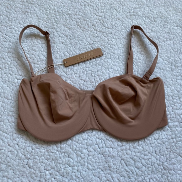 SKIMS smoothing strapless bra Sienna - Picture 4 of 7